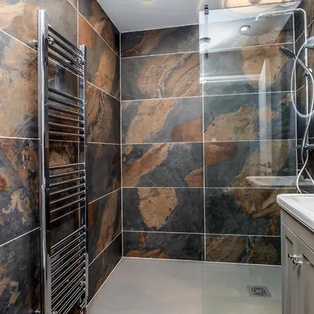 Holiday home 23 Trafalgar Square With Hot Tub And Cinema *