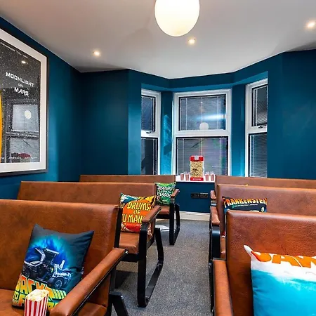 Holiday home 23 Trafalgar Square With Hot Tub And Cinema