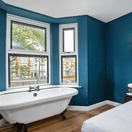 23 Trafalgar Square With Hot Tub And Cinema