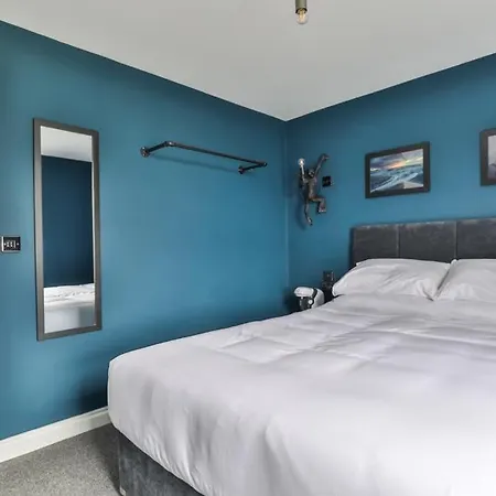 Hébergement de vacances 23 Trafalgar Square With Hot Tub And Cinema Scarborough