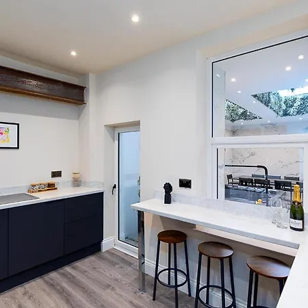 23 Trafalgar Square With Hot Tub And Cinema Hébergement de vacances